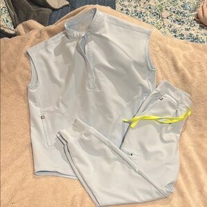 FIGS Women’s Scrub Set